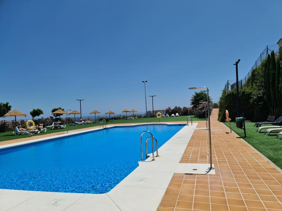 Apartment Seaside Serenity - Stylish With Spectacular Views Manilva