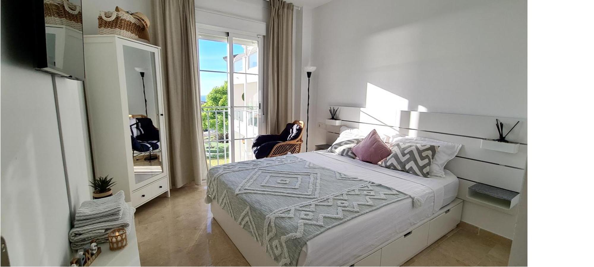 Seaside Serenity - Stylish With Spectacular Views *