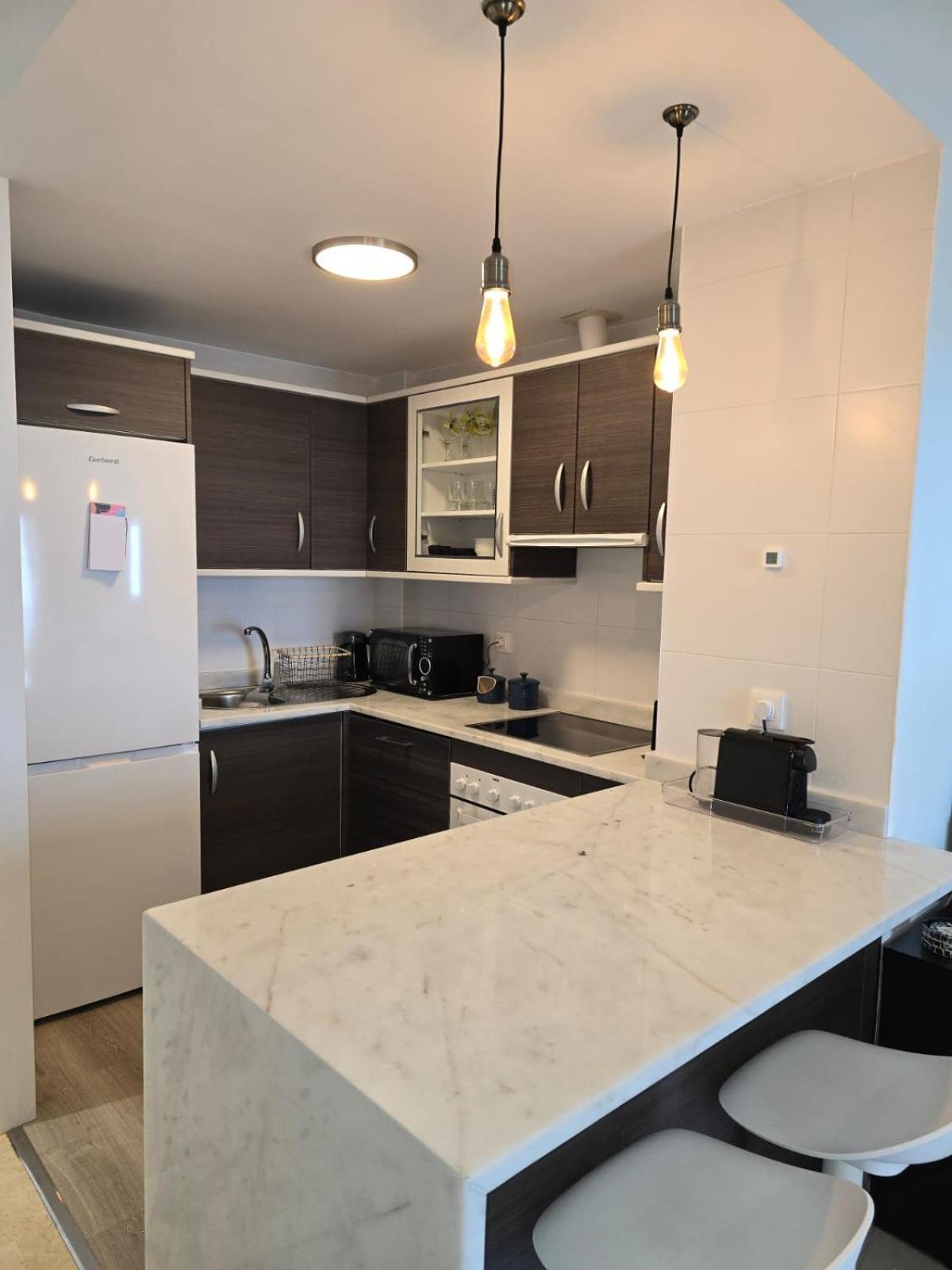 Seaside Serenity - Stylish With Spectacular Views Apartment *